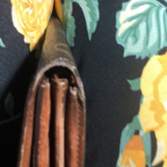 Vintage LV wallet with inner zippered coin pouch. Great condition. - Picture 8 of 8